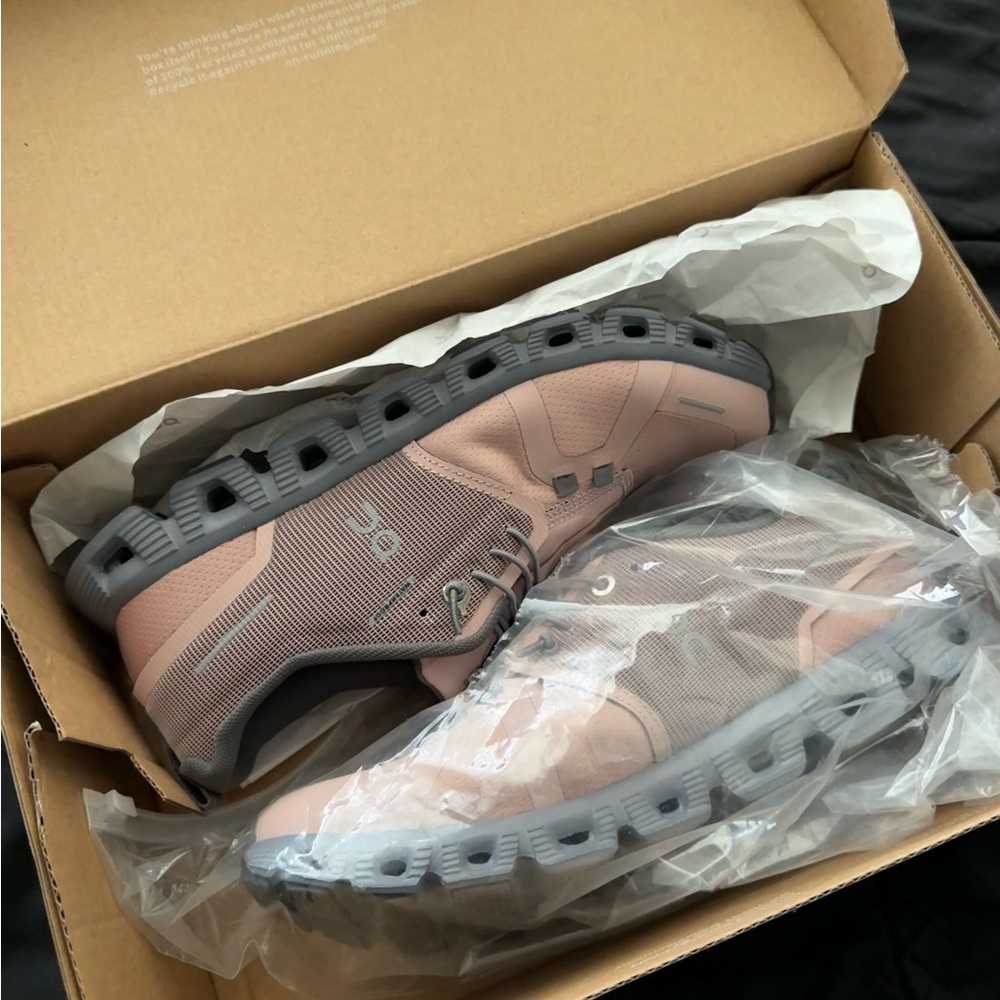 Cloud 5 Running Pink and Gray Sneakers